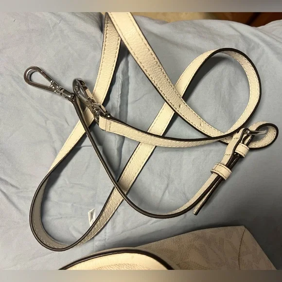 Michael Kors Coraline Medium Logo Messenger Bag - Picture 8 of 8